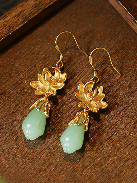 Pendientes étnicos de jade con baño de oro y flores para mujer