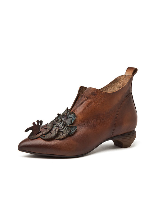 Zapatos de mujer de piel vintage con tacón bajo y punta de flores